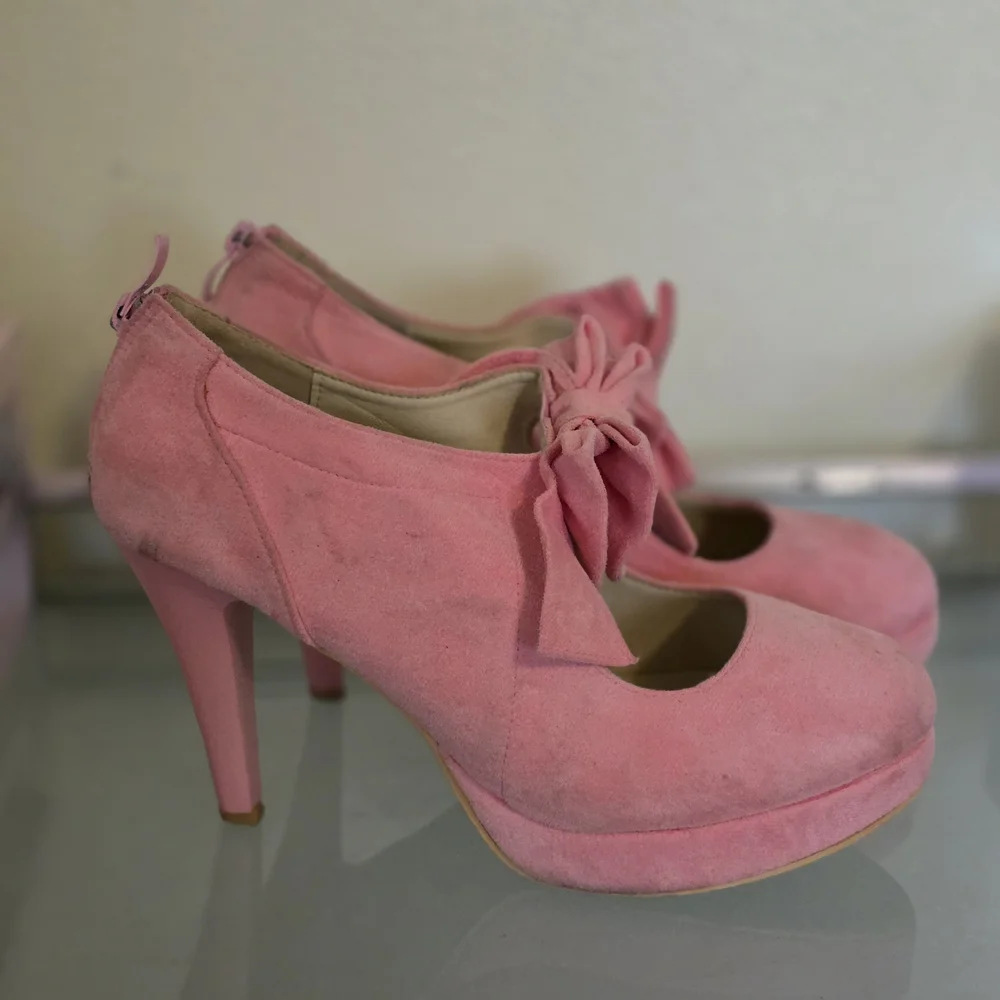 Pink Suede Bow Women's Shoes - Picture 2 of 4